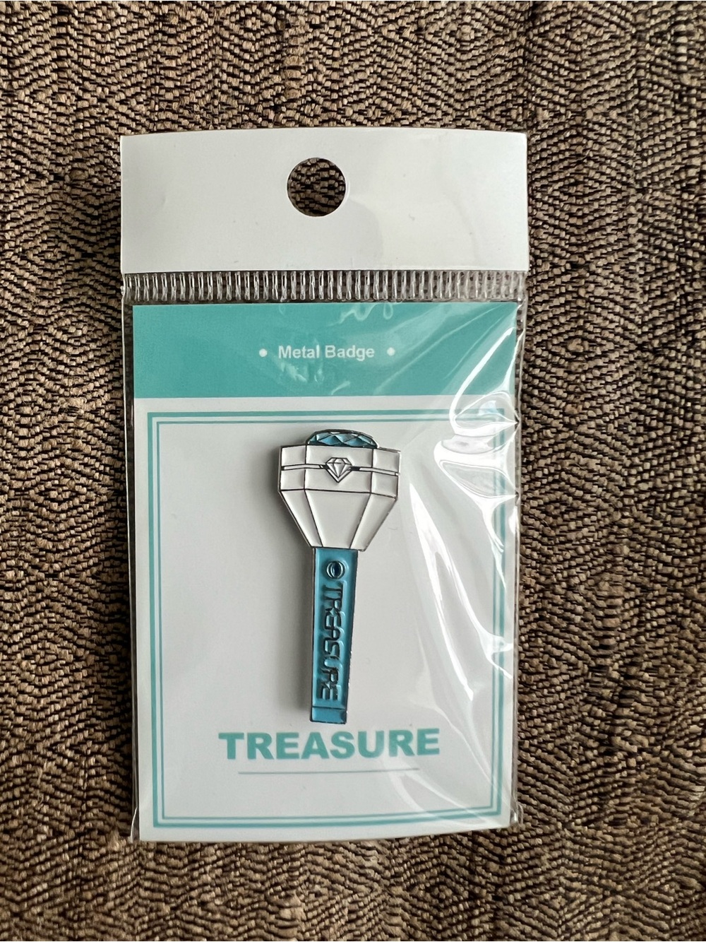 Kpop Light-stick Pin: Treasure